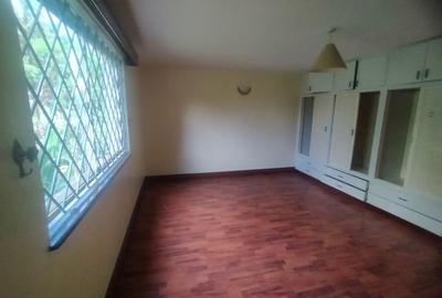 4 Bed House in Lavington - 2