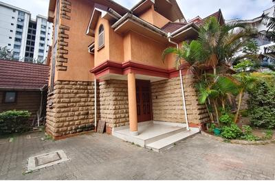 5 Bed Villa with En Suite in Lavington