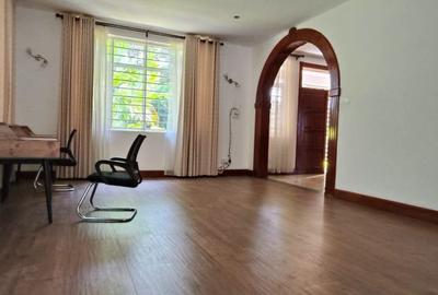 5 Bed House with En Suite in Rosslyn - 4