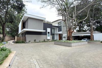 6 Bed Villa with En Suite at Lavington - 2