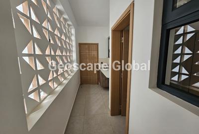 3 Bed Apartment with En Suite in Brookside - 4