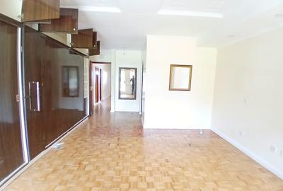 4 Bed Townhouse with En Suite at Hundred Avenue - 2