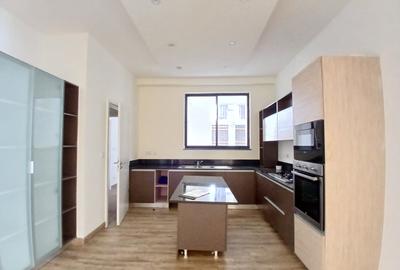 4 Bed Apartment with En Suite at Riverside Drive - 4