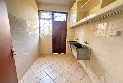 5 Bed Townhouse with En Suite in Lavington - 2