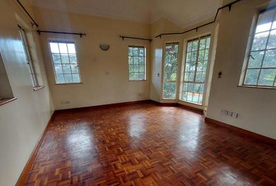 5 Bed Townhouse with En Suite in Rosslyn - 3