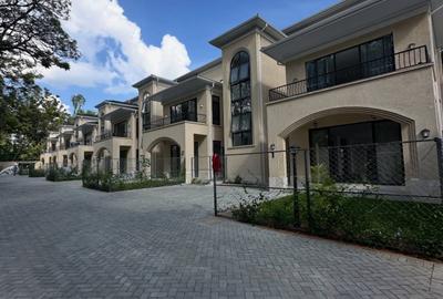 5 Bed Townhouse with En Suite in Lavington - 2