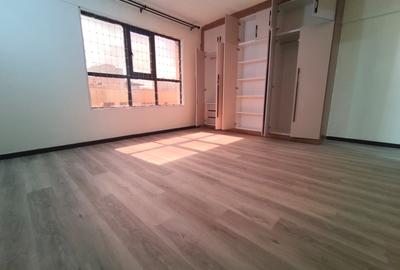 4 Bed Apartment with En Suite in Parklands