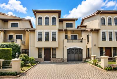 5 Bed House with En Suite in Lavington