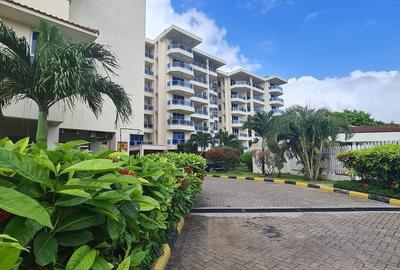 Serviced 4 Bed Apartment with En Suite at Links Road - 2