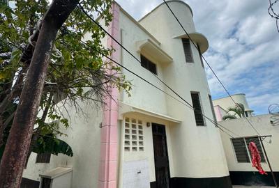 4 Bed Villa with En Suite at Beach Road
