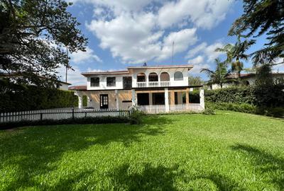5 Bed Villa with En Suite in Garden Estate