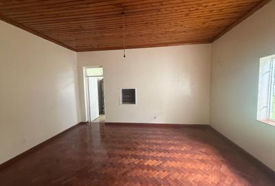 Commercial Property with Service Charge Included in Riverside - 4