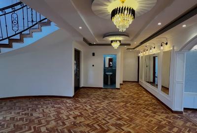 6 Bed House with En Suite in Runda - 4