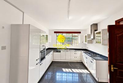 4 Bed House with En Suite in Rosslyn - 4