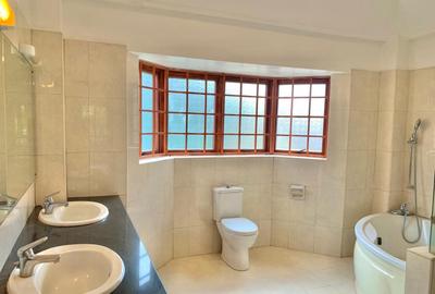 5 Bed Townhouse with En Suite in Runda - 4