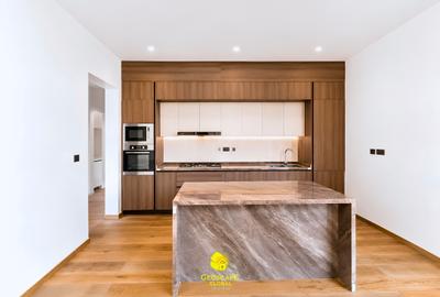 5 Bed House with En Suite in Runda - 4