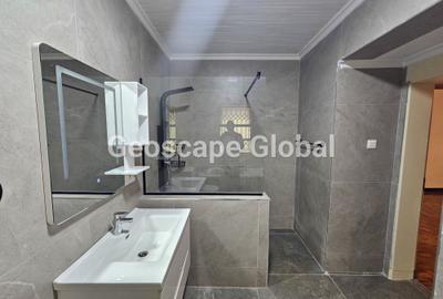 5 Bed House with En Suite in Runda - 2