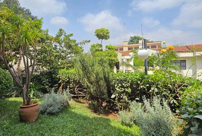 4 Bed Townhouse with En Suite in Spring Valley - 3
