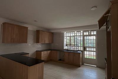 5 Bed House with En Suite in Runda - 3