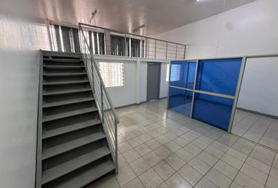 880 ft² Commercial Property with Service Charge Included at Baricho Road