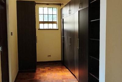 4 Bed Townhouse with En Suite in Rosslyn - 4