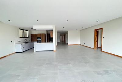 4 Bed Apartment with En Suite in Westlands Area - 2