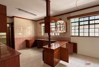 4 Bed Townhouse with En Suite at Brookside - 4