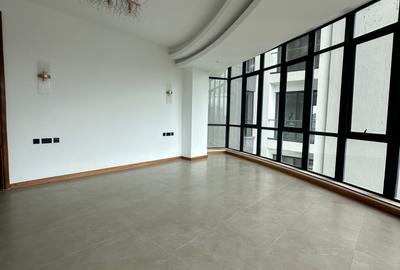 4 Bed Apartment with En Suite in Riverside - 4