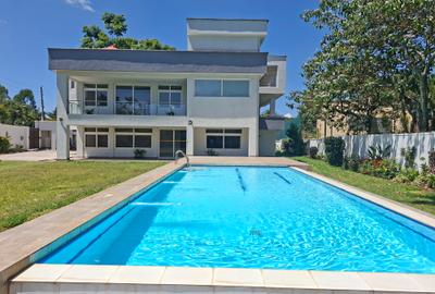 5 Bed House with En Suite at Off Benin Dr