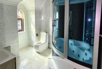 5 Bed Villa with En Suite in Lavington - 4