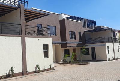 4 Bed Townhouse with En Suite at Raini
