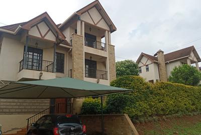 4 Bed Townhouse in Redhill - 4