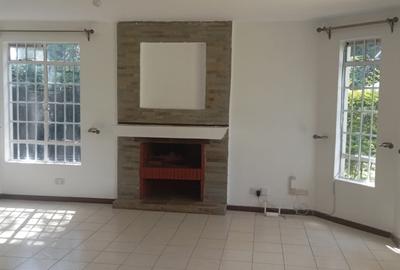 4 Bed Villa with En Suite in Spring Valley