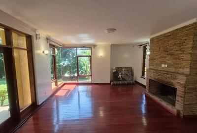 5 Bed Townhouse with Garden at Near The Hub - 3