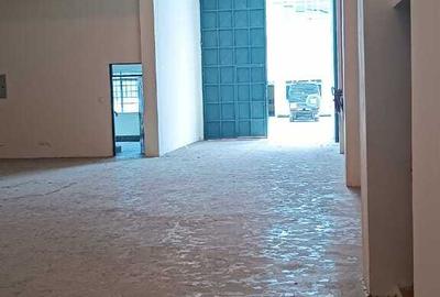 6,200 ft² Warehouse with Fibre Internet in Industrial Area - 4