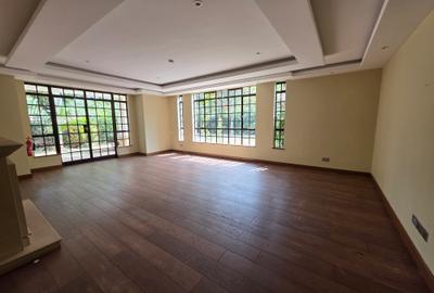 5 Bed House with En Suite in Runda - 2