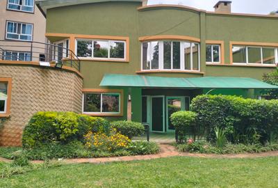 4 Bed Townhouse with En Suite in Riverside