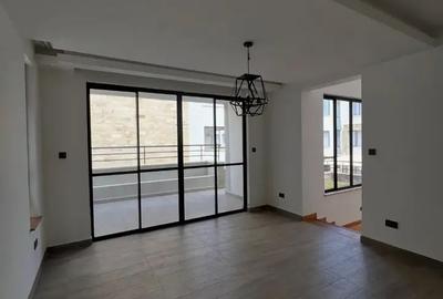 5 Bed Townhouse with En Suite in Lavington - 2