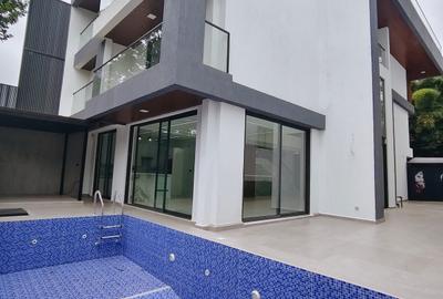 6 Bed Villa with En Suite in Lavington