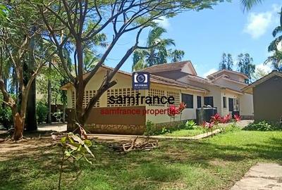 4 Bed Townhouse with En Suite at Beach Road - 2