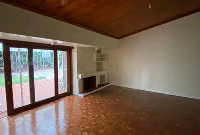 4 Bed Villa in Rosslyn - 2