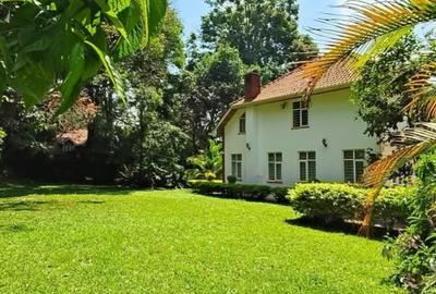 5 Bed Townhouse with En Suite in Rosslyn - 2