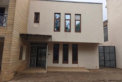 5 Bed Townhouse with En Suite in Lavington - 2