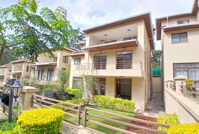 5 Bed Townhouse with En Suite at Lavington Green - 4
