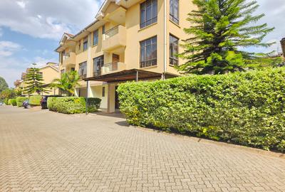 5 Bed Townhouse with En Suite at Lavington Green - 3
