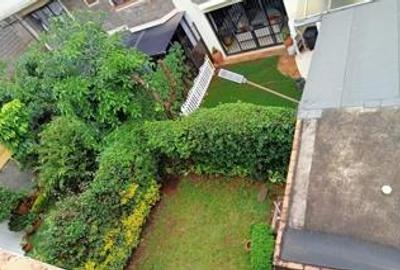 4 Bed Townhouse with En Suite at Grevellea - 4