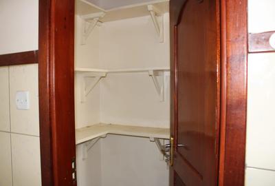 3 Bed Apartment with Borehole in Kileleshwa - 4