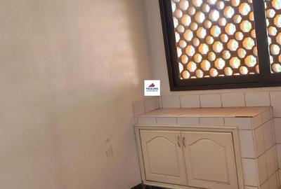 4 Bed Apartment with En Suite in Westlands Area - 2