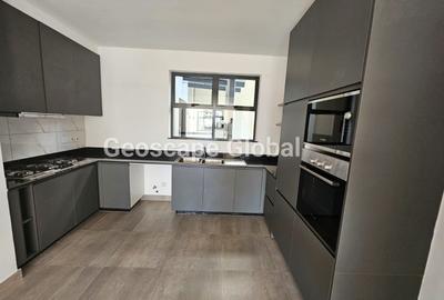 4 Bed Apartment with En Suite in Rosslyn - 4