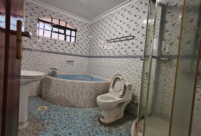 5 Bed House with En Suite in Runda - 3
